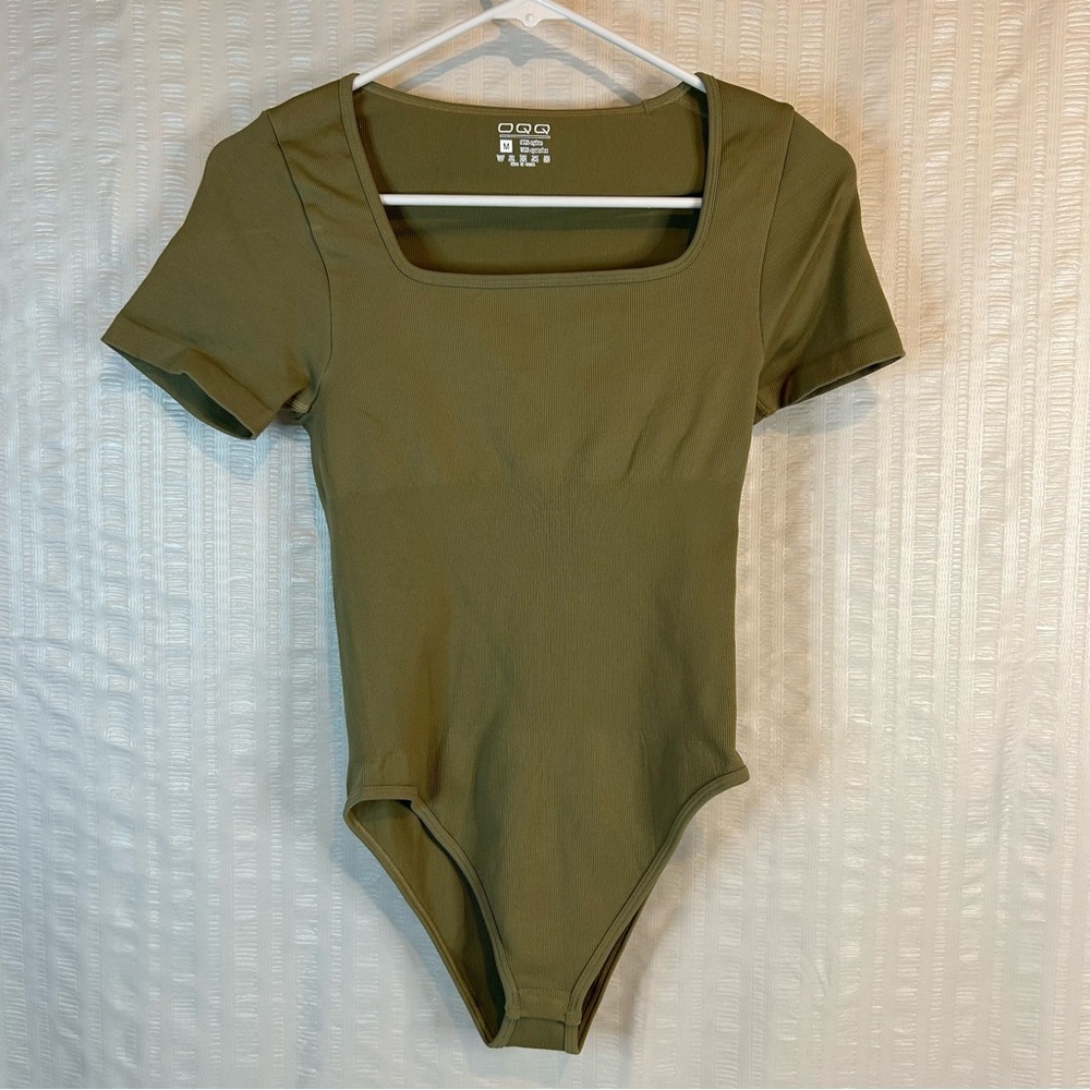 NWOT QQQ Compression Ribbed Bodysuit